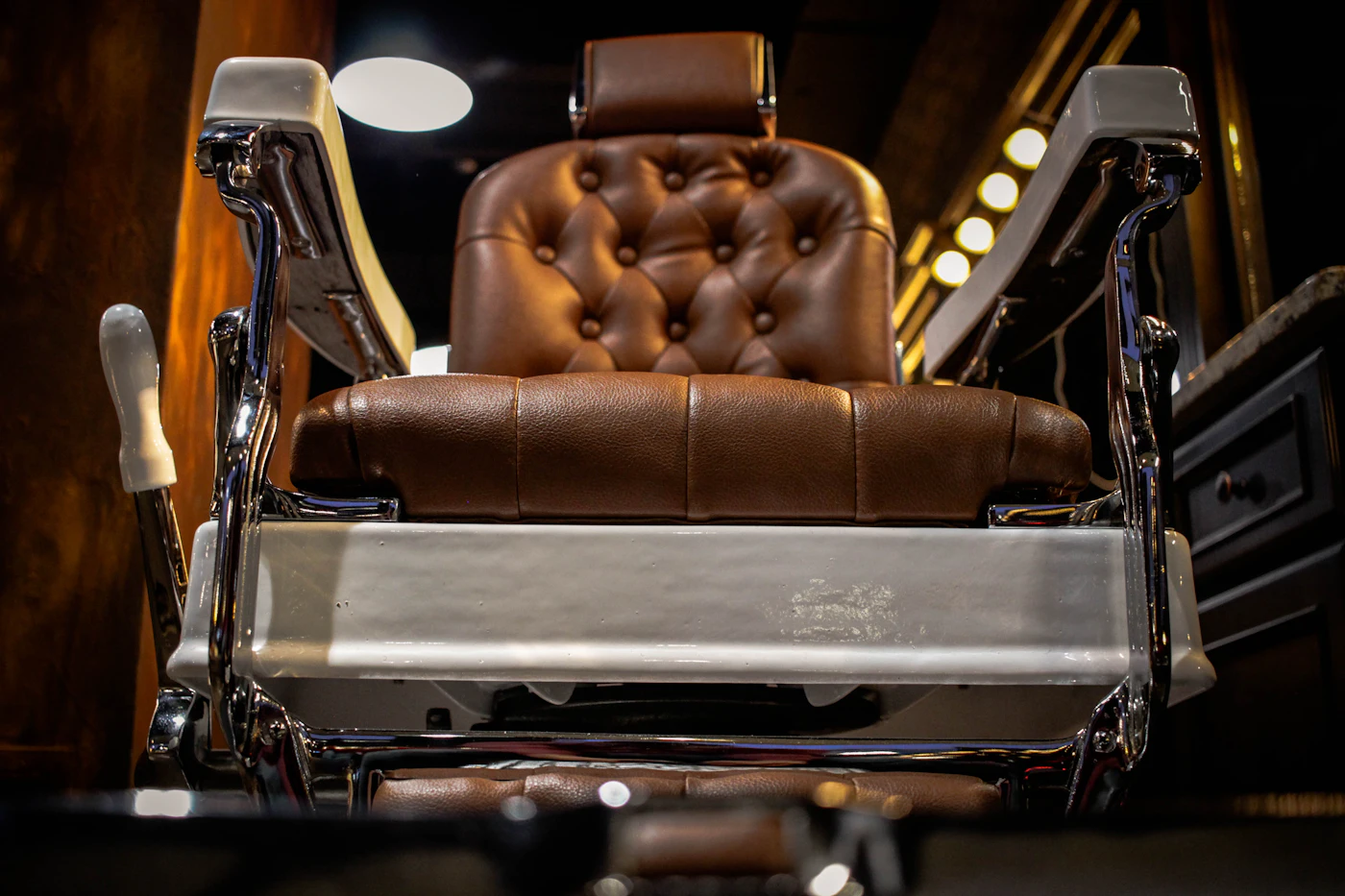 Sillón de barbero clásico de cuero